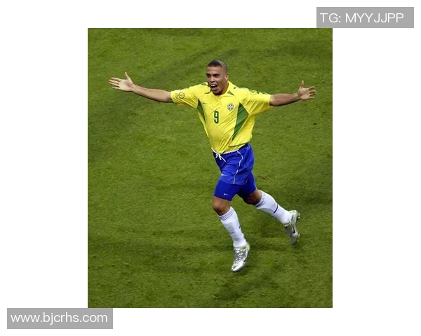 全球足球巨星与他们的爱犬们 揭秘球场之外的忠诚伴侣